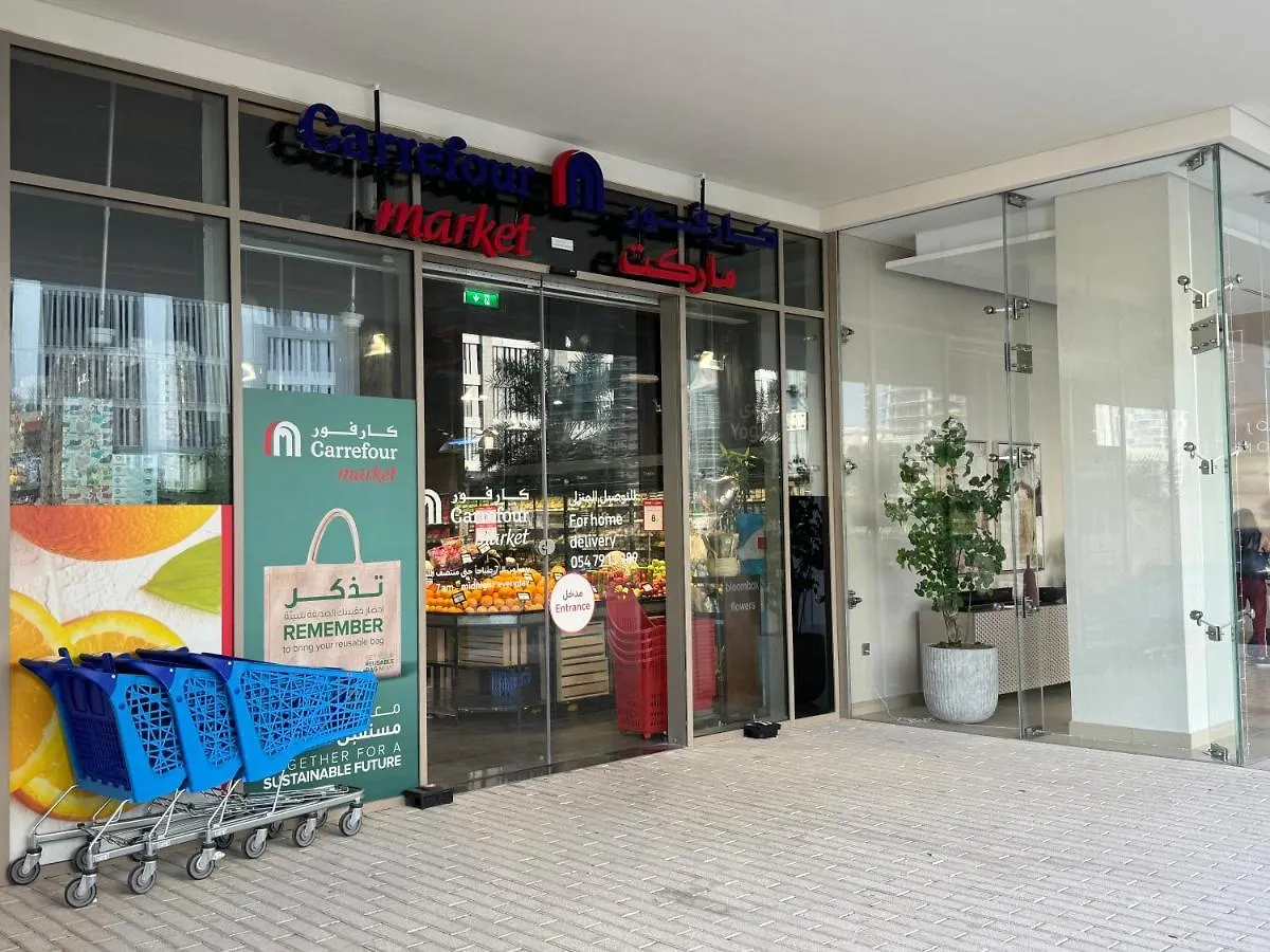 Lovely 2-Br At Reflection Tower Apartment Abu Dhabi